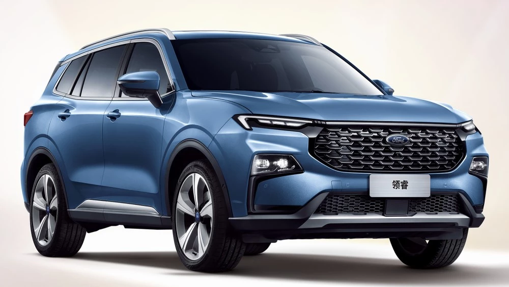 Ford Equator Sport сбоку спереди