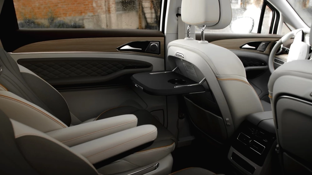 Минивэн Forthing YACHT салон интерьер