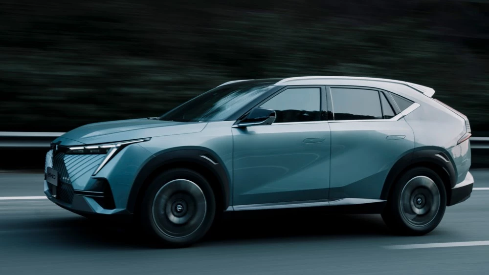 GAC Emkoo сбоку в динамике