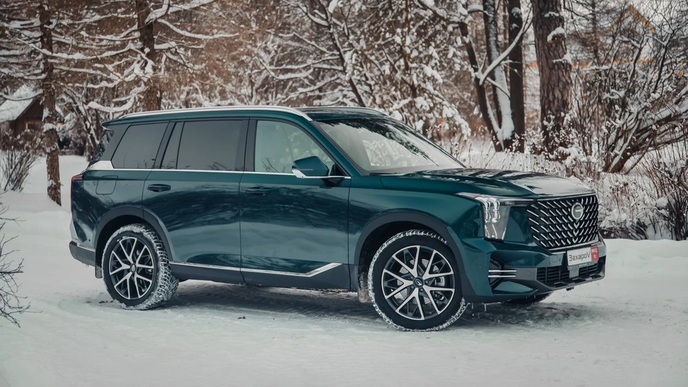 Режим «Свет», 4 секунды до обогрева и зависть владельцев внедорожников. Первый тест нового GAC GS8 новый GAC GS8 второго поколения сбоку спереди