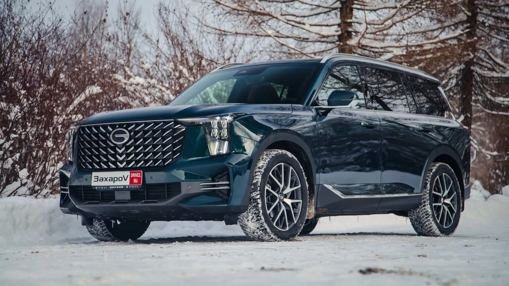 новый GAC GS8 второго поколения сбоку спереди