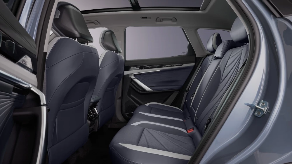 Geely Atlas салон интерьер второй ряд