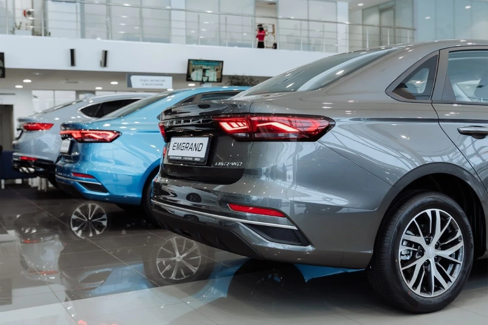 Geely Emgrand Бизнес-кар в автосалоне купить новые