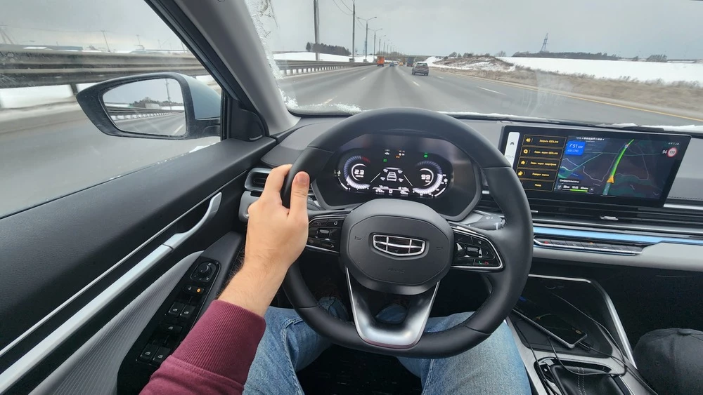 Geely Emgrand салон интерьер первый ряд за рулем