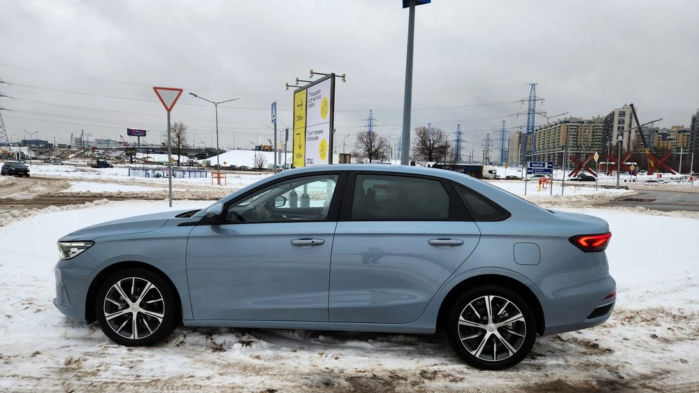 Geely Emgrand сбоку