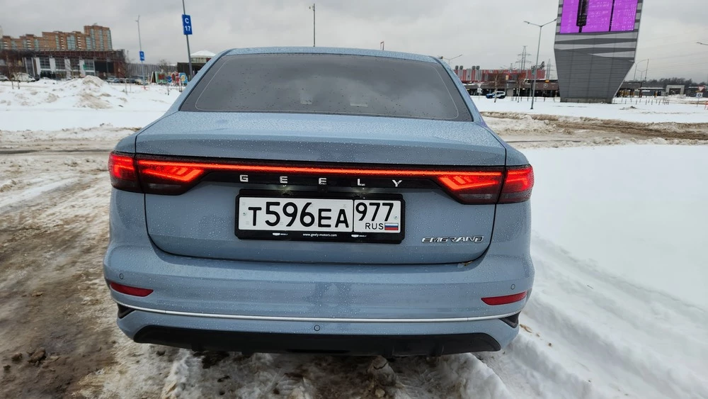 Geely Emgrand сзади