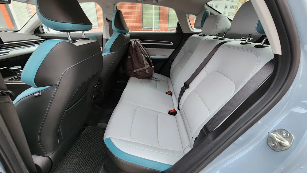 Geely Emgrand салон интерьер второй ряд сиденья