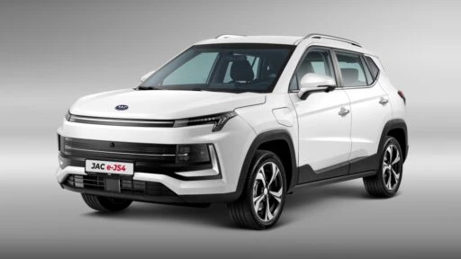 электрический JAC e-JS4 в Казахстане сбоку спереди
