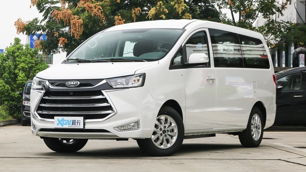 JAC M4 спереди сбоку