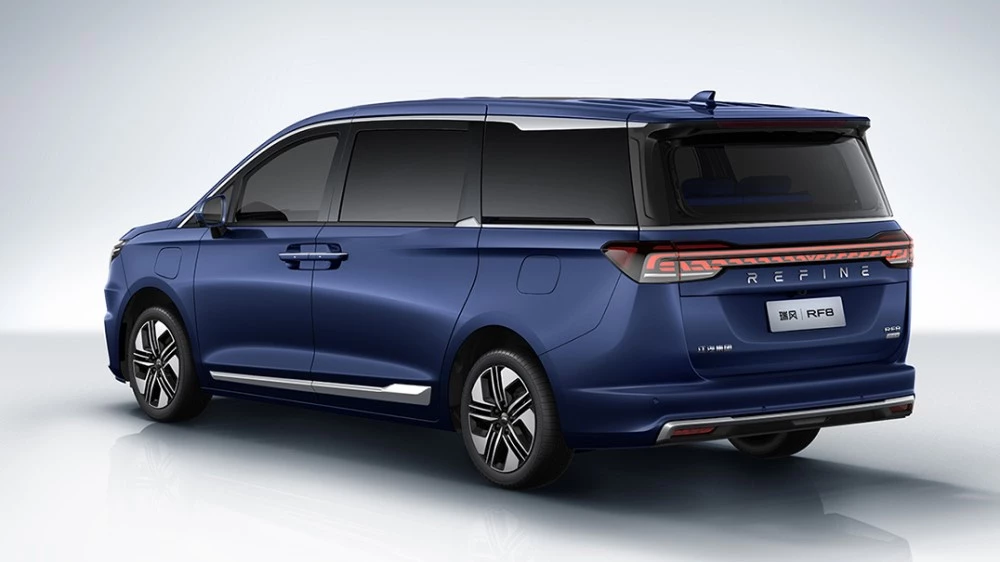 Минивэн JAC RF8 сбоку сзади