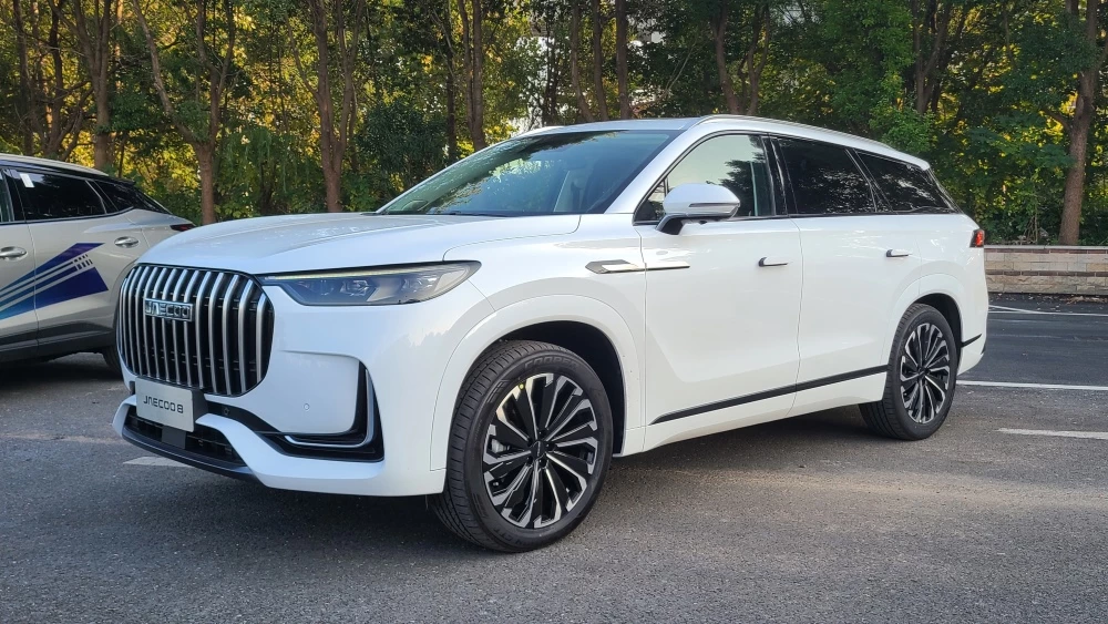 Jaecoo J8 сбоку спереди