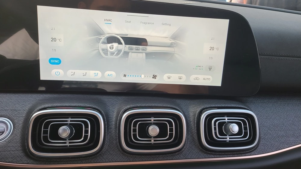 Jaecoo J8 салон интерьер медиасистема мультимедиа консоль