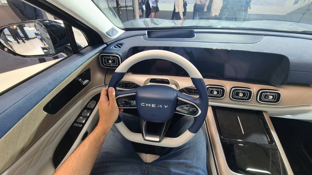 Jaecoo J8 салон интерьер первый ряд водимтельское место