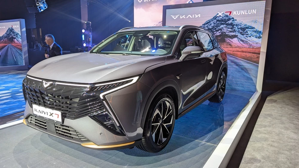 Kaiyi X7 Kunlun сбоку спереди подкаст