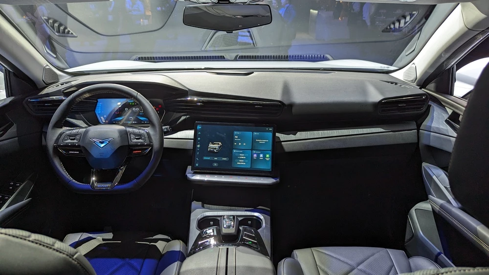 Kaiyi X7 Kunlun салон интерьер первый ряд