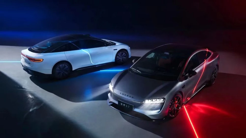 Luxeed S7 сбоку сзади сверху