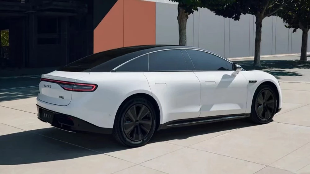 Luxeed S7 сбоку сзади