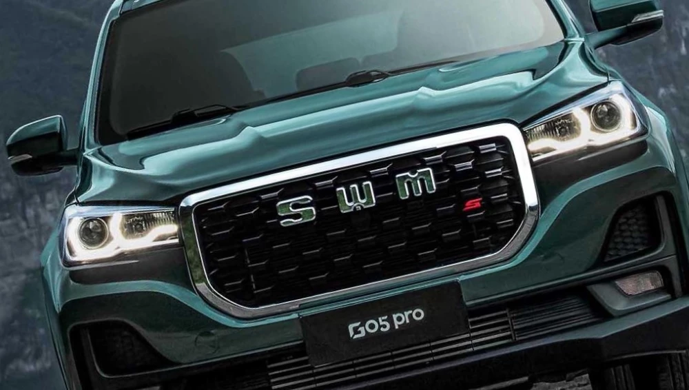 Кроссоверы SWM вышли на российский рынок. Их уже начали покупать SWM G05 Pro спереди логотип