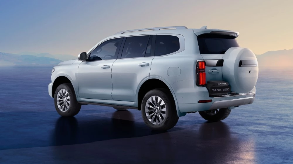 Гибридный внедорожник Tank 500 Urban сзади сбоку