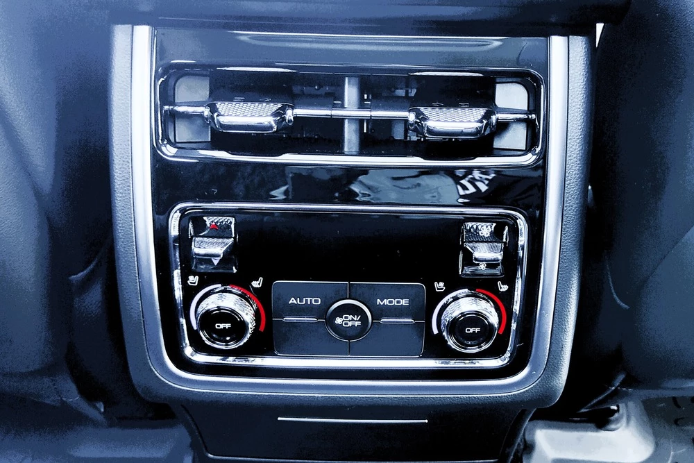 Tank 500 салон интерьер панель управления второй ряд