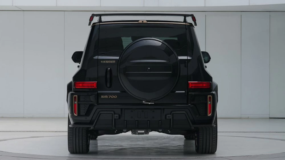 Гибридный внедорожник Tank 700 сзади лимитированная версия