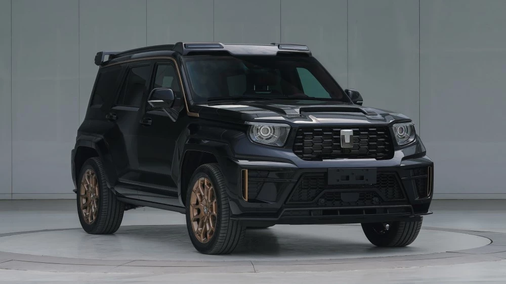 Гибридный внедорожник Tank 700 сбоку спереди лимитированная версия