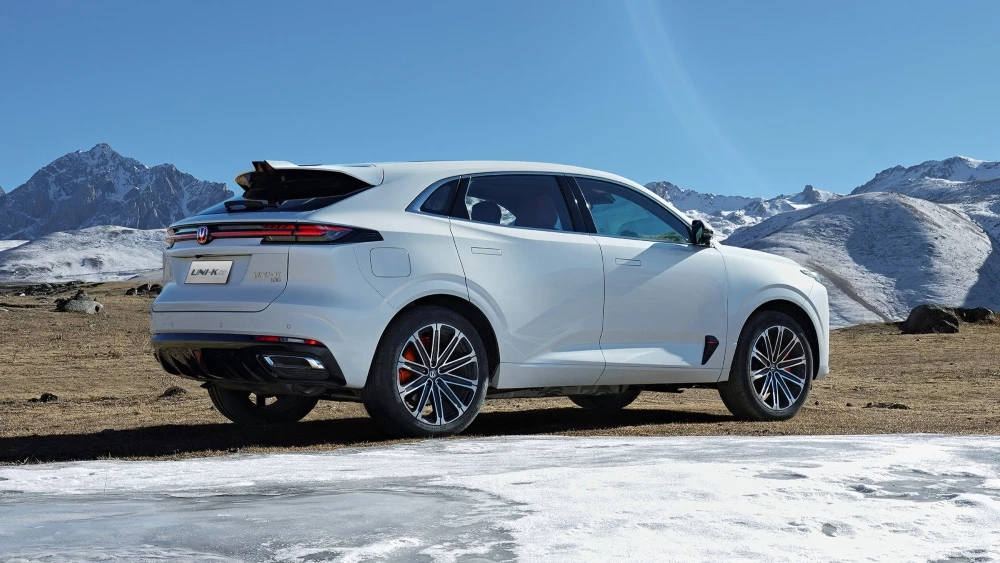 Гибридный кроссовер Changan Uni-K iDD сзади сбоку в России