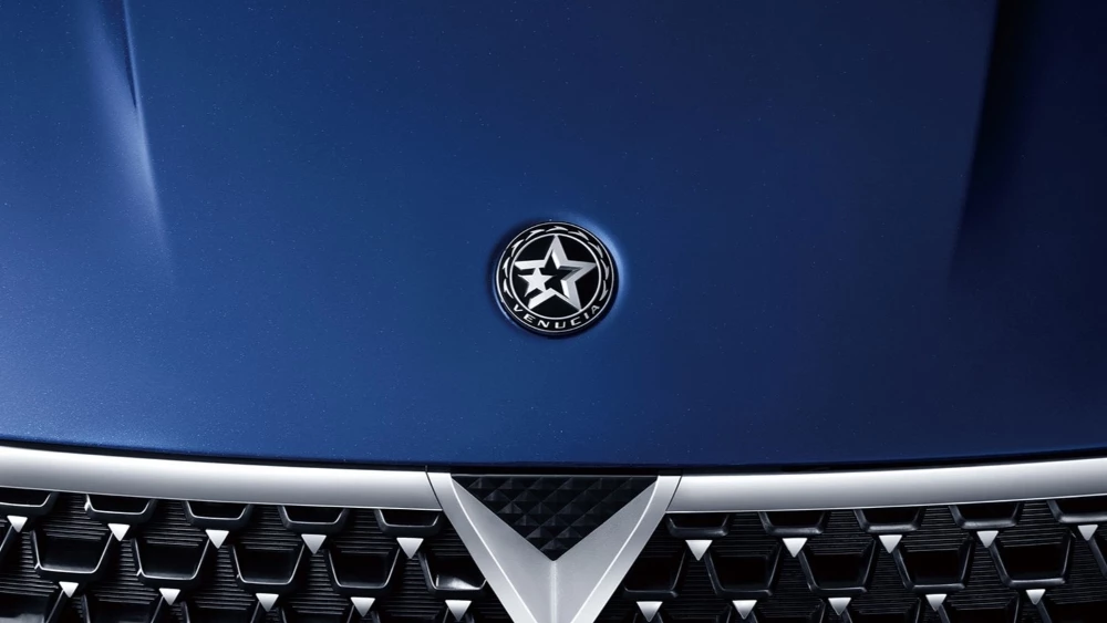 Venucia логотип решетка спереди