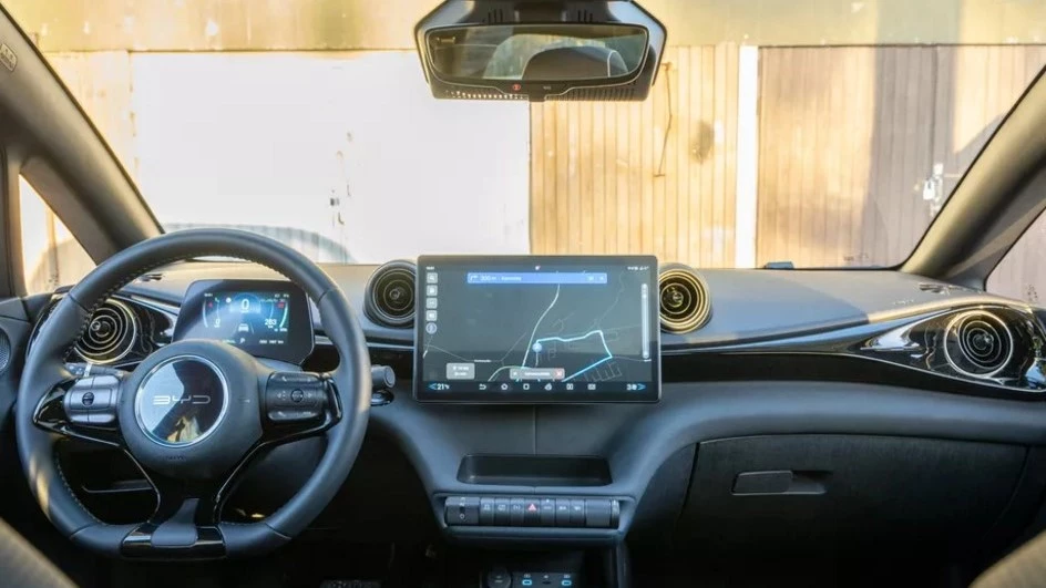 Тест-драйв BYD Dolphin Autobest 2024 в Европе в Финляндии салон интерьер