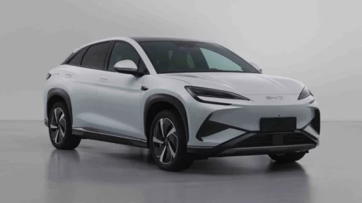 BYD Sea Lion 07 сбоку спереди