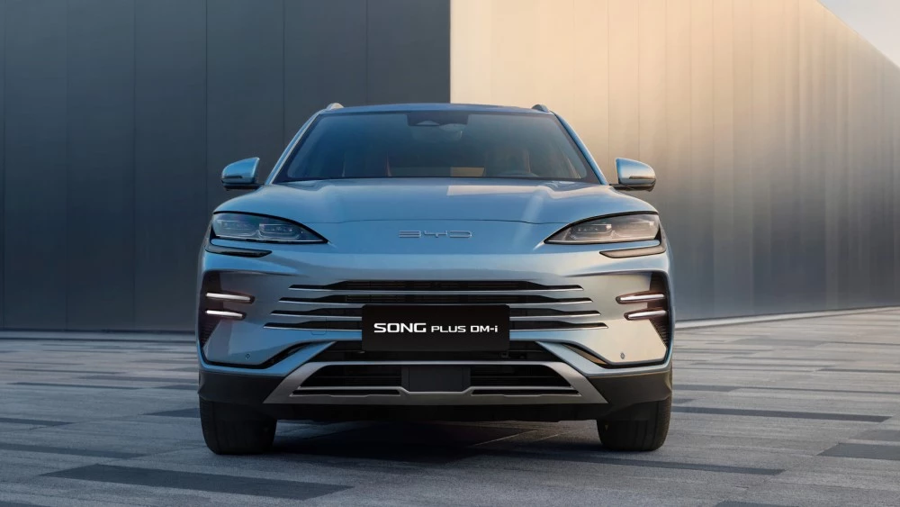 обновленный BYD Song Plus DM-i спереди