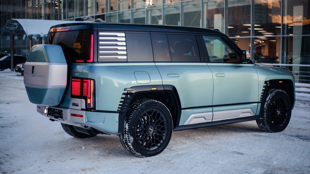 внедорожник BYD Yangwang U8 в автосалоне купить новый москва тянья сзади сбоку