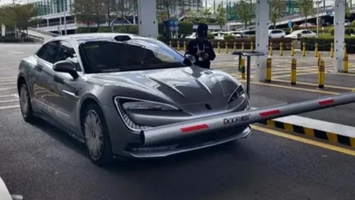 BYD YangWang U7 спереди сбоку