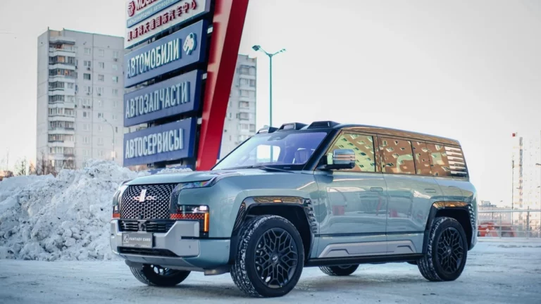 внедорожник BYD Yangwang U8 в автосалоне купить новый москва тянья спереди сбоку