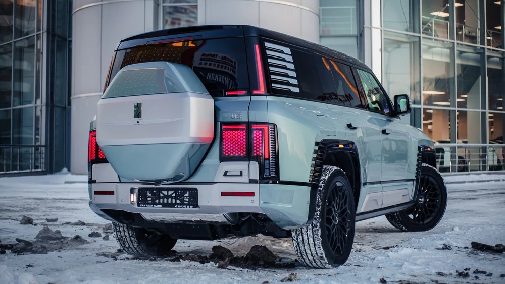 внедорожник BYD Yangwang U8 в автосалоне купить новый москва тянья сзади сбоку