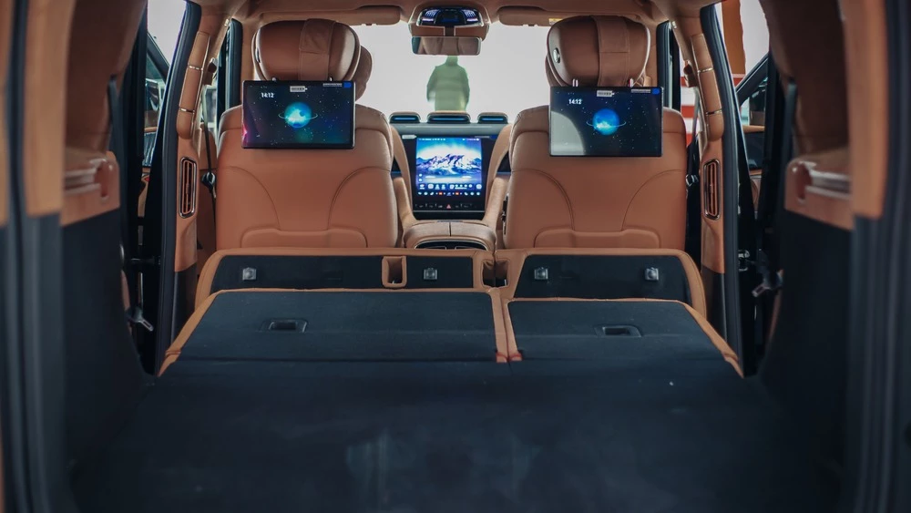 внедорожник BYD Yangwang U8 в автосалоне купить новый москва тянья салон интерьер багажник сложенный второй ряд пол