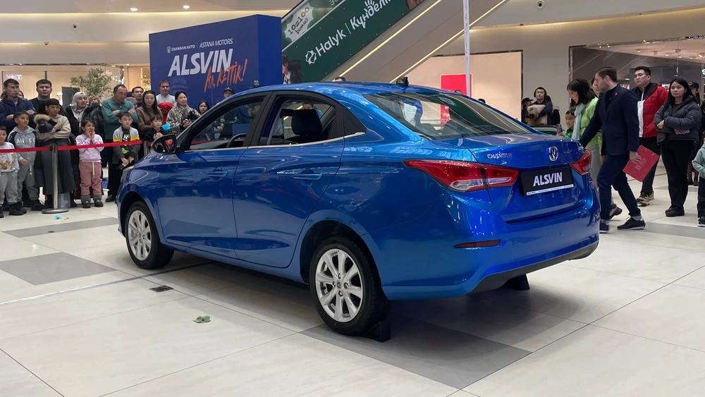 Седан Changan Alsvin сбоку сзади в Казахстане