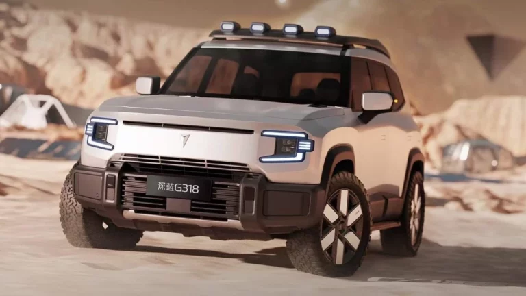 Гибридный кроссовер Changan Deepal G318 сбоку спереди