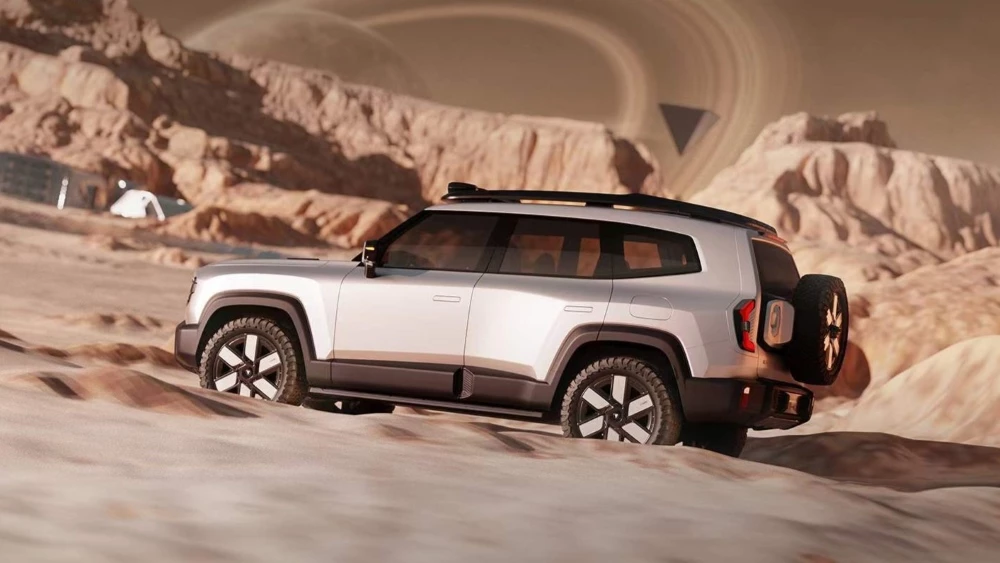 Гибридный кроссовер Changan Deepal G318 сбоку в динамике