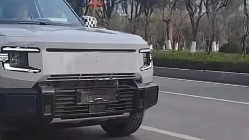Changan Deepal G318 спереди на тестах решетка