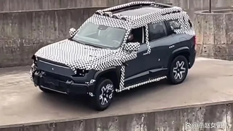 Changan Deepal G318 спереди сбоку на тестах