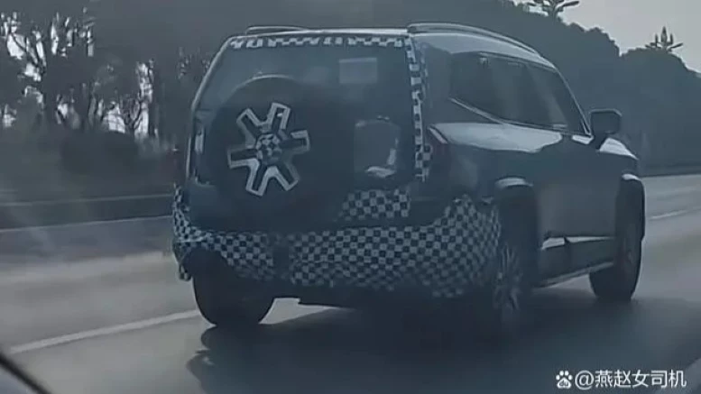 Changan Deepal G318 сзади сбоку на тестах