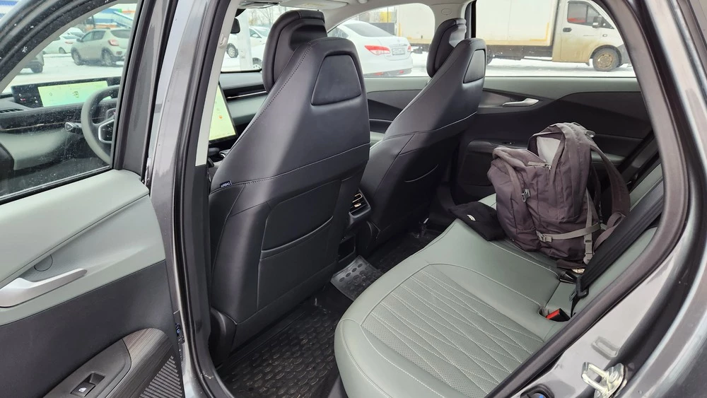 Cедан Changan Lamore салон интерьер второй ряд