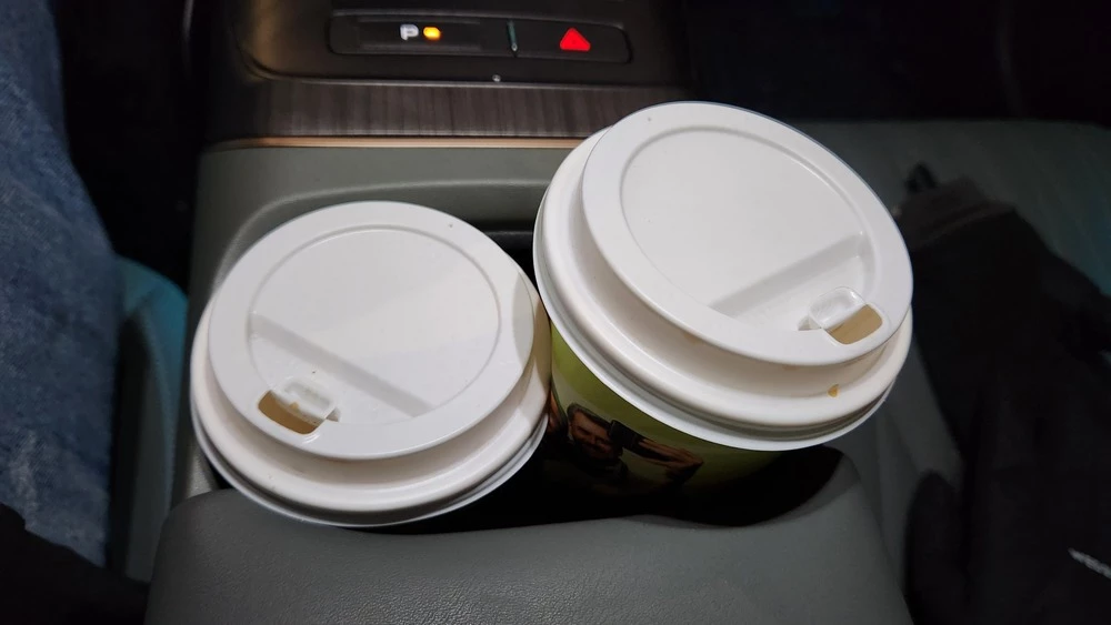 Cедан Changan Lamore салон интерьер тоннель стаканчики подстаканники