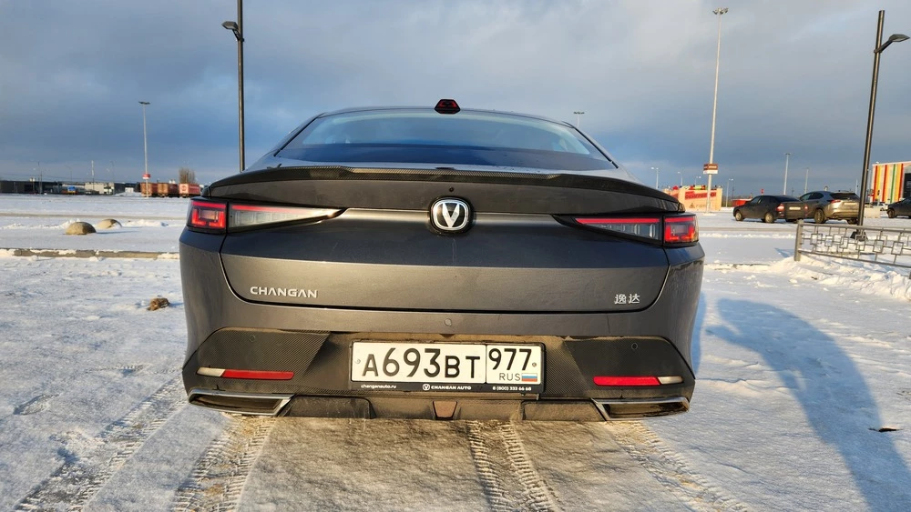 Cедан Changan Lamore сзади тест-драйв