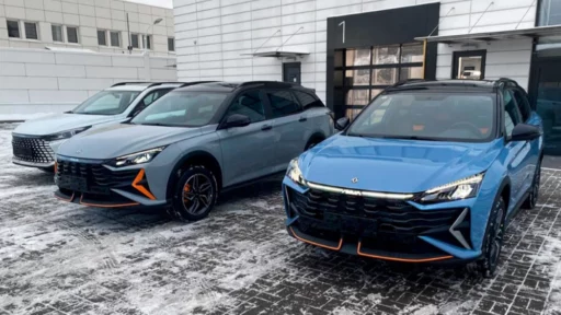 Кроссовер Dongfeng Shine GS Sport сбоку спереди
