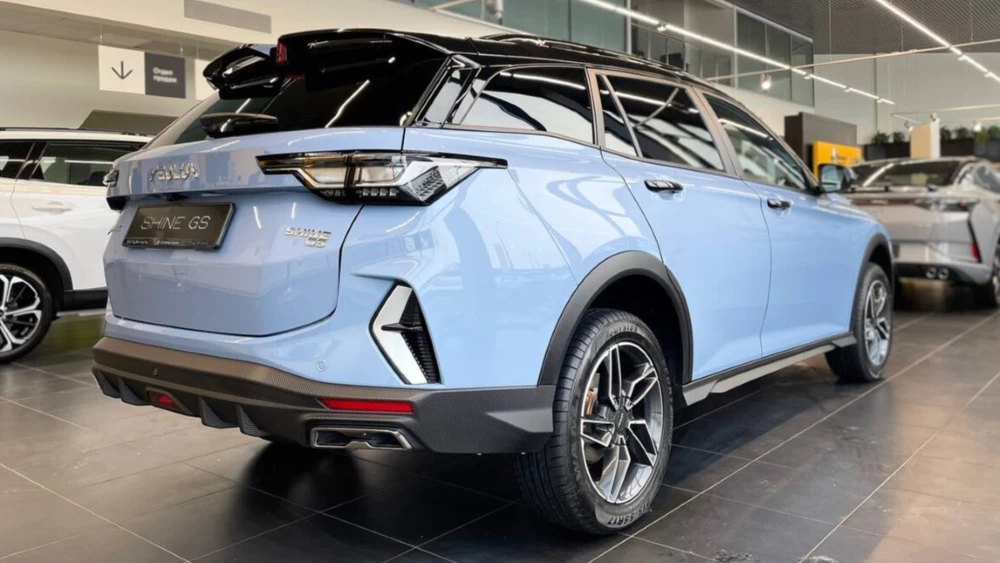 Кроссовер Dongfeng Shine GS Sport сбоку сзади