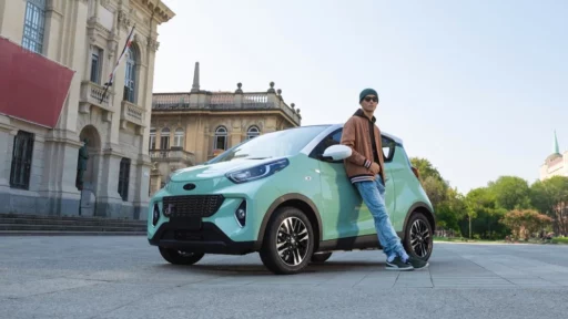 DR 1.0 Chery eq1 в Италии спереди сбоку