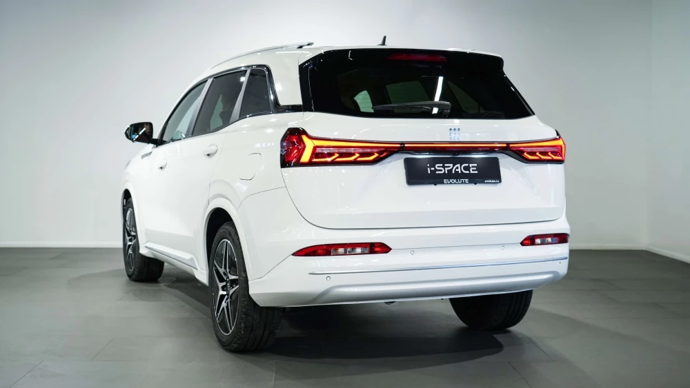 Evolute i-Space сбоку сзади