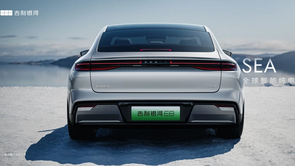 Geely Galaxy E8 сзади